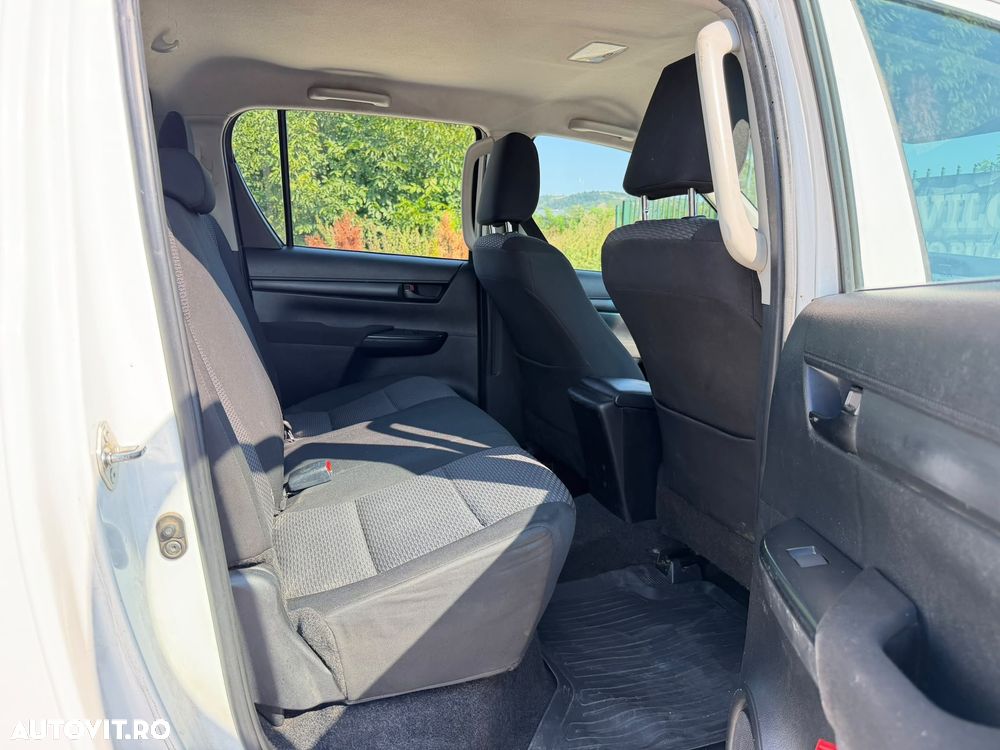 Toyota Hilux 2.4D 150CP 4x4 Double Cab 6MT Style - 19