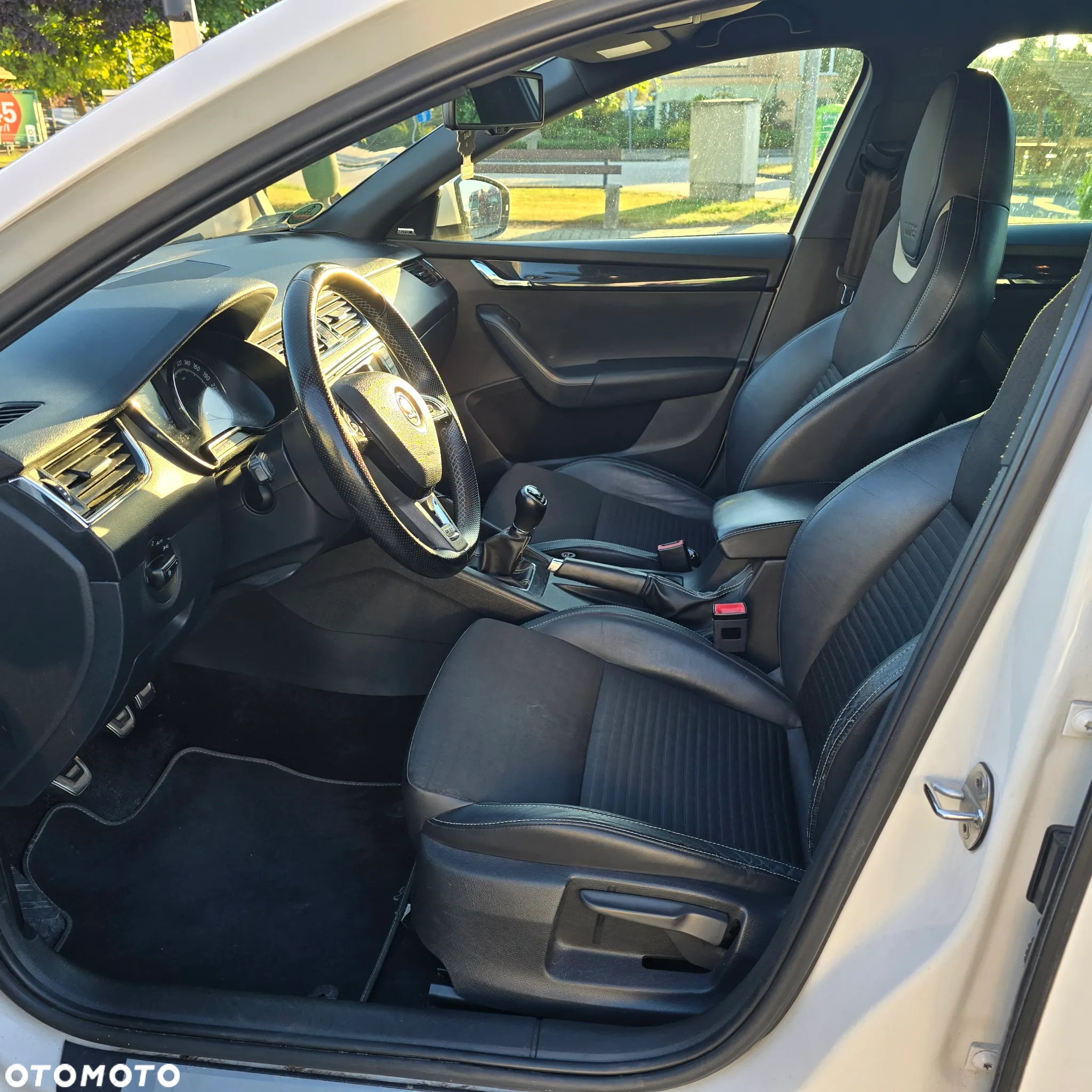 Skoda Octavia Combi 2.0 TDI RS - 15