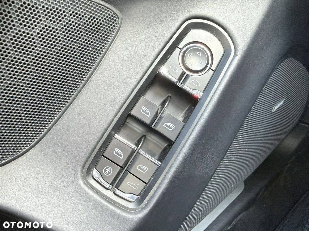 Porsche Panamera Turbo Executive - 11