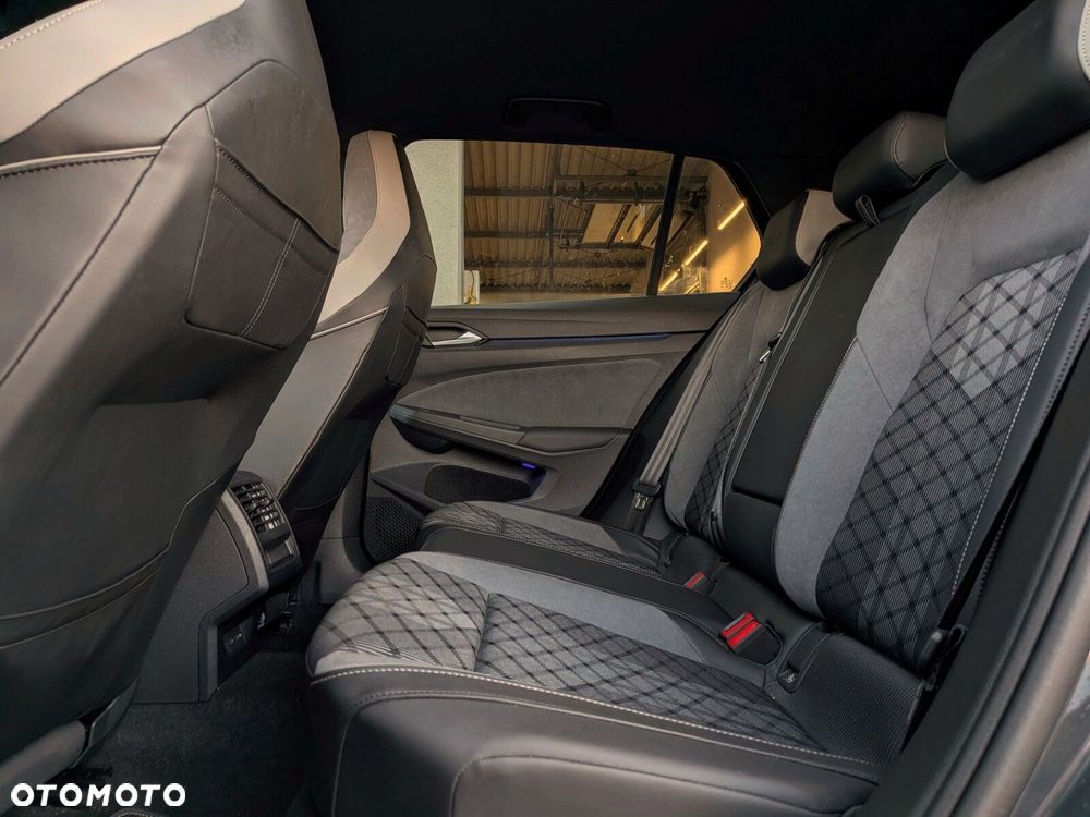 Volkswagen Golf 1.5 eTSI R-Line DSG - 11