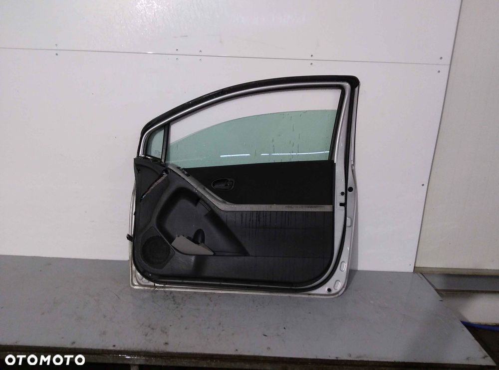 } DRZWI PRZÓD PRZEDNIE PRAWE TOYOTA YARIS 2 II 1F7 SREBRNY 3D 3 DRZWI HB - 5