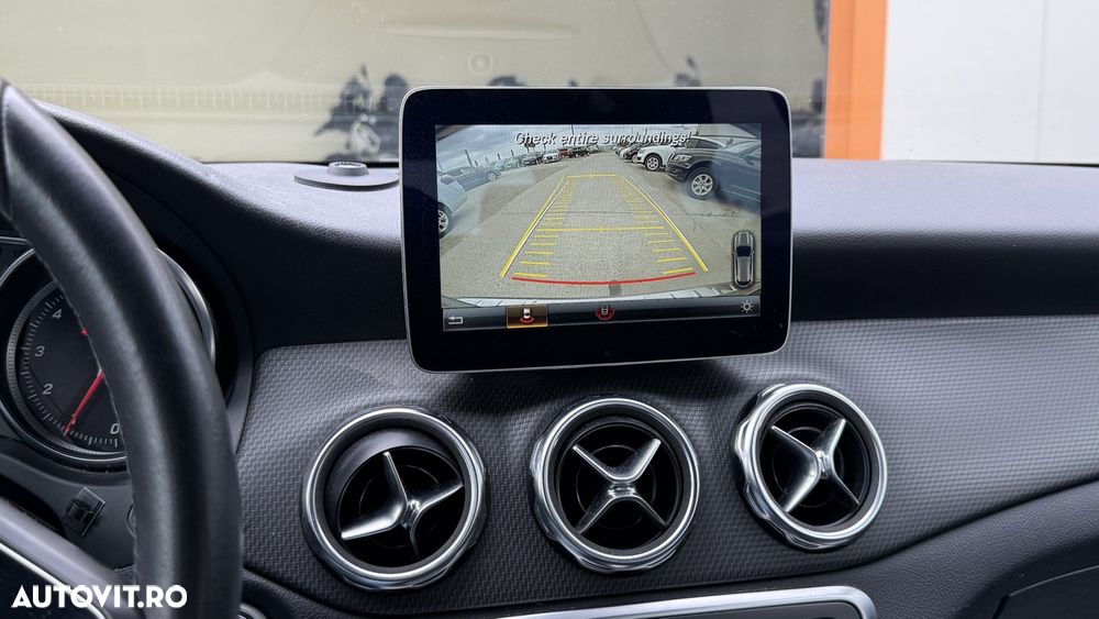 Mercedes-Benz GLA - 16