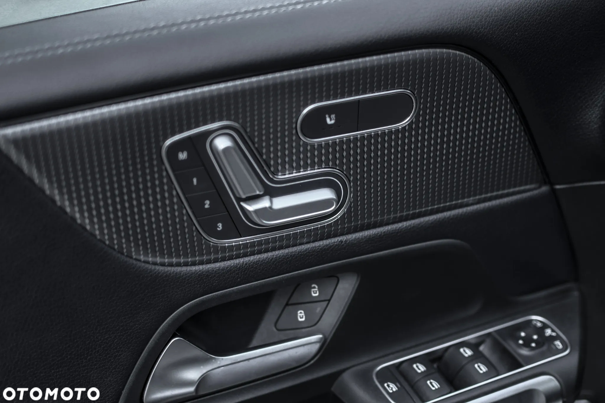 Mercedes-Benz GLB 250 4-Matic 8G-DCT - 15