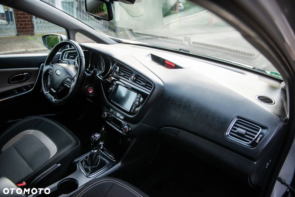Kia Ceed 1.6 GDI Dream-Team Edition - 25
