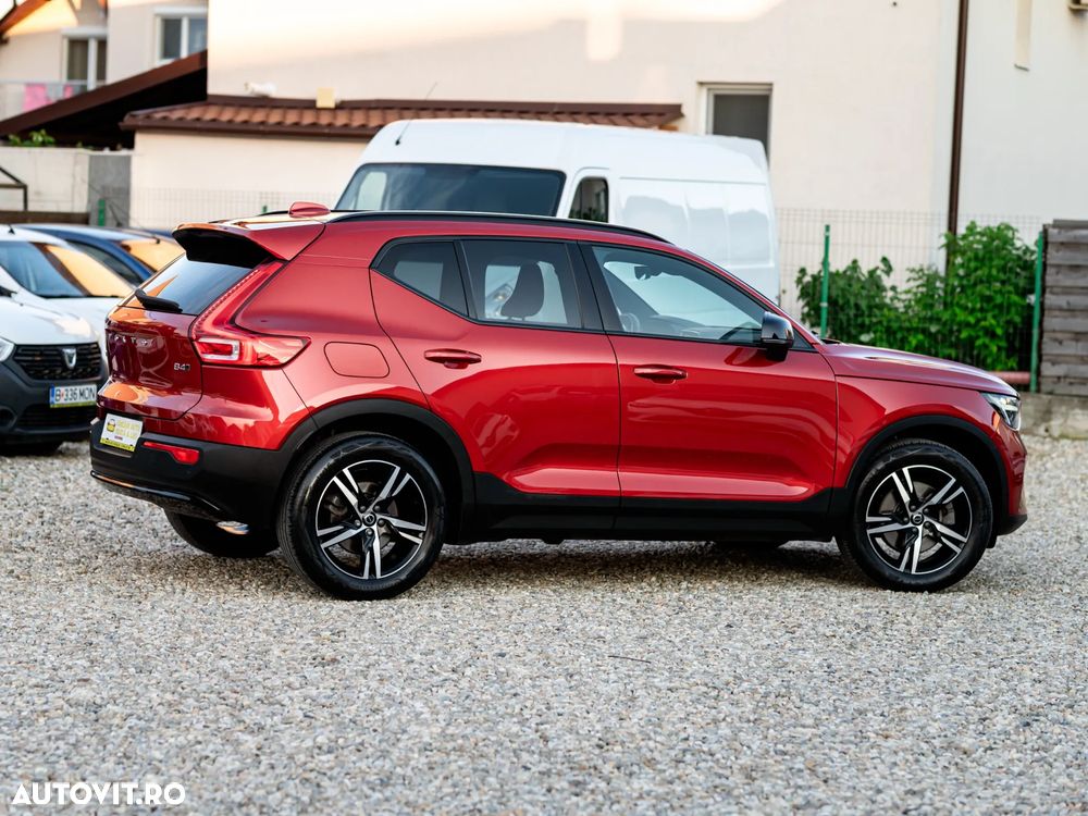 Volvo XC 40 B4 AT8 AWD Mild Hybrid R-Design - 18