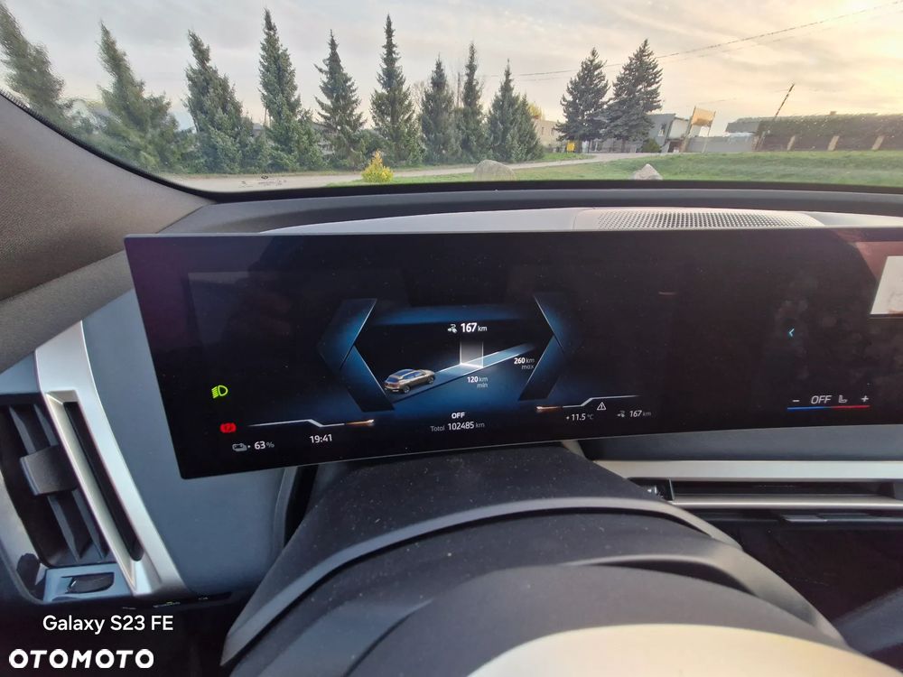 BMW iX xDrive40 - 27