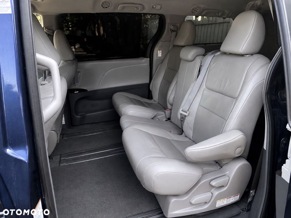 Toyota Sienna 3.5 V6 - 14