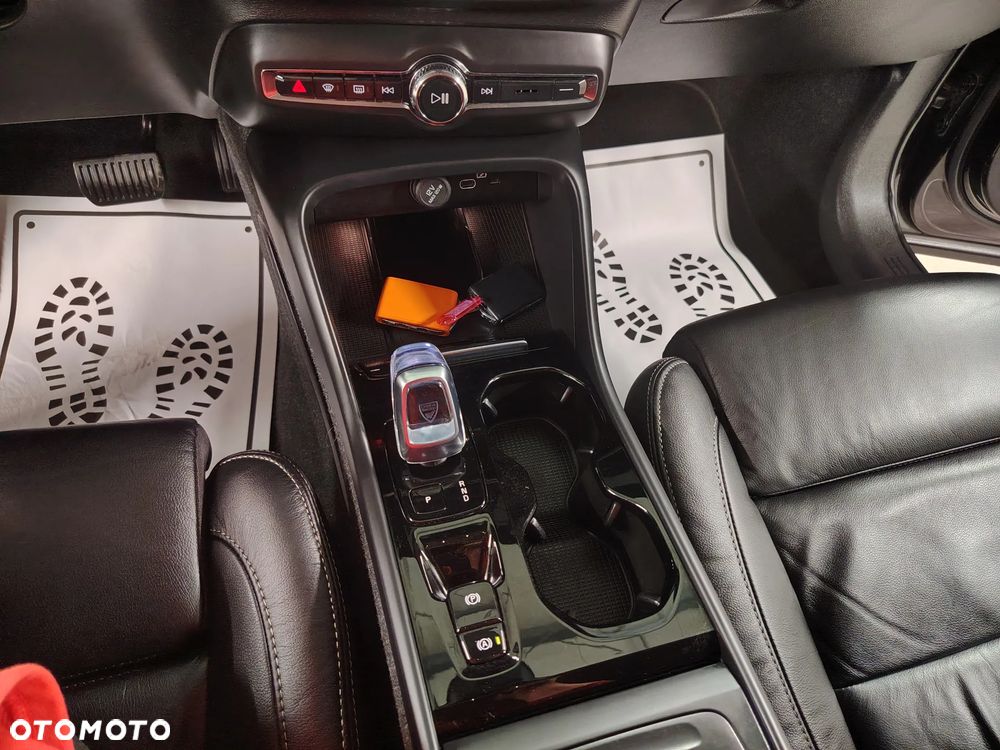 Volvo XC 40 B3 Plus Dark - 35