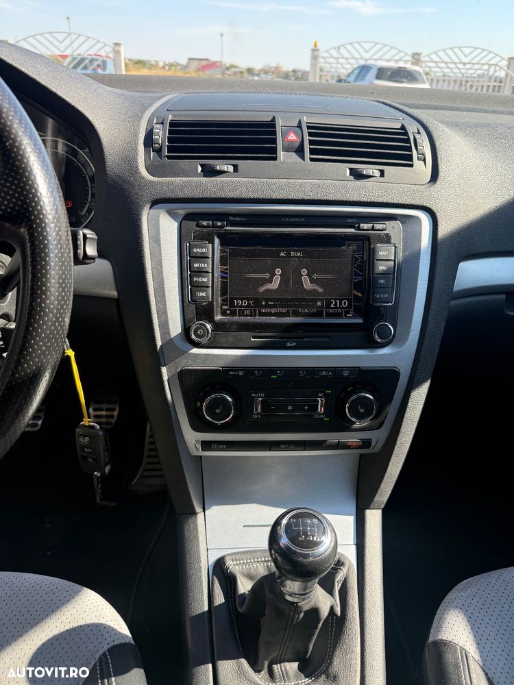 Skoda Octavia 2.0 TDI CR DPF RS - 15