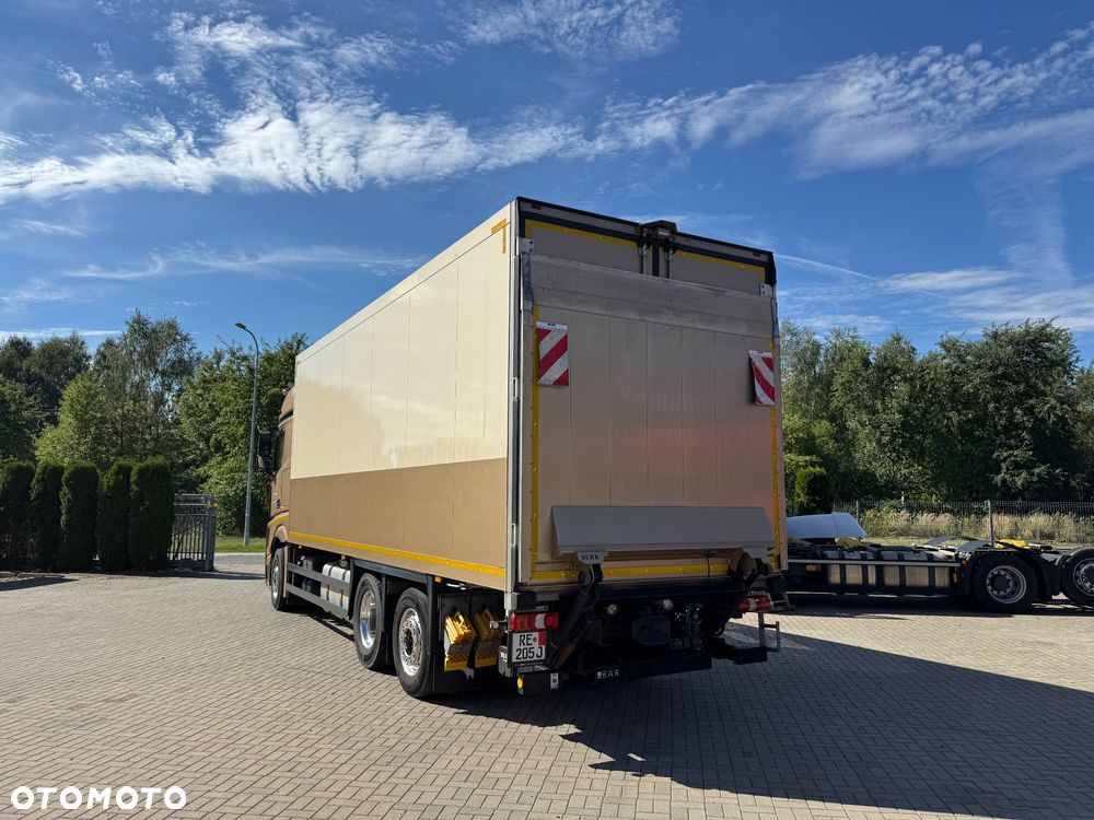 Mercedes-Benz ACTROS 2548 Izoterma Schmitz 7.45m Winda 2T - 7