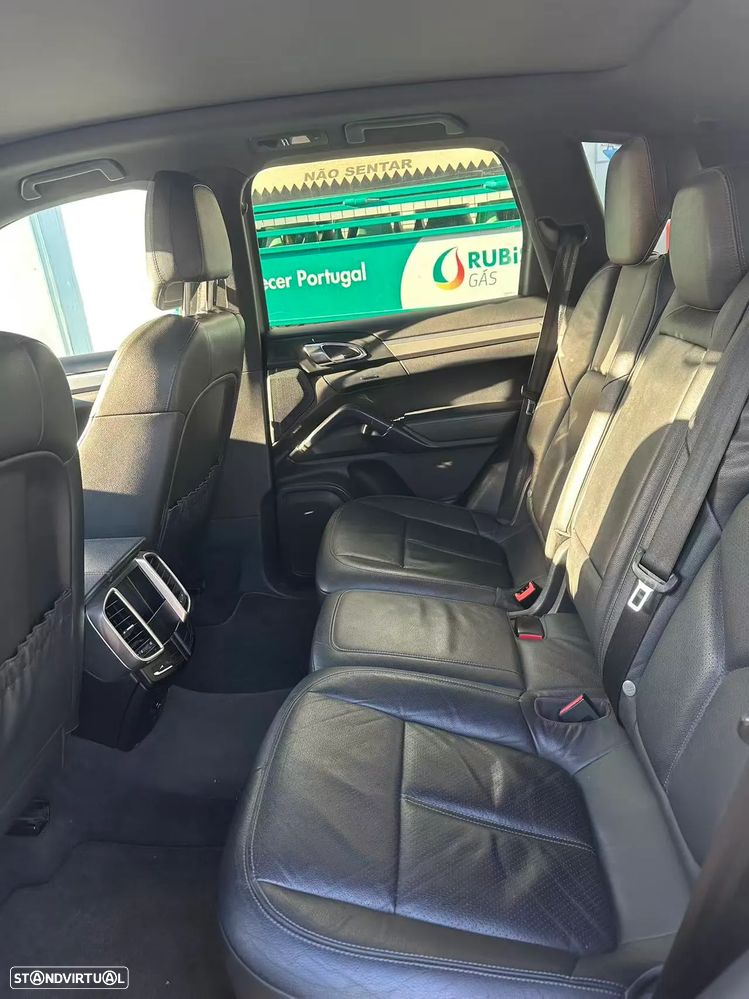 Porsche Cayenne - 8