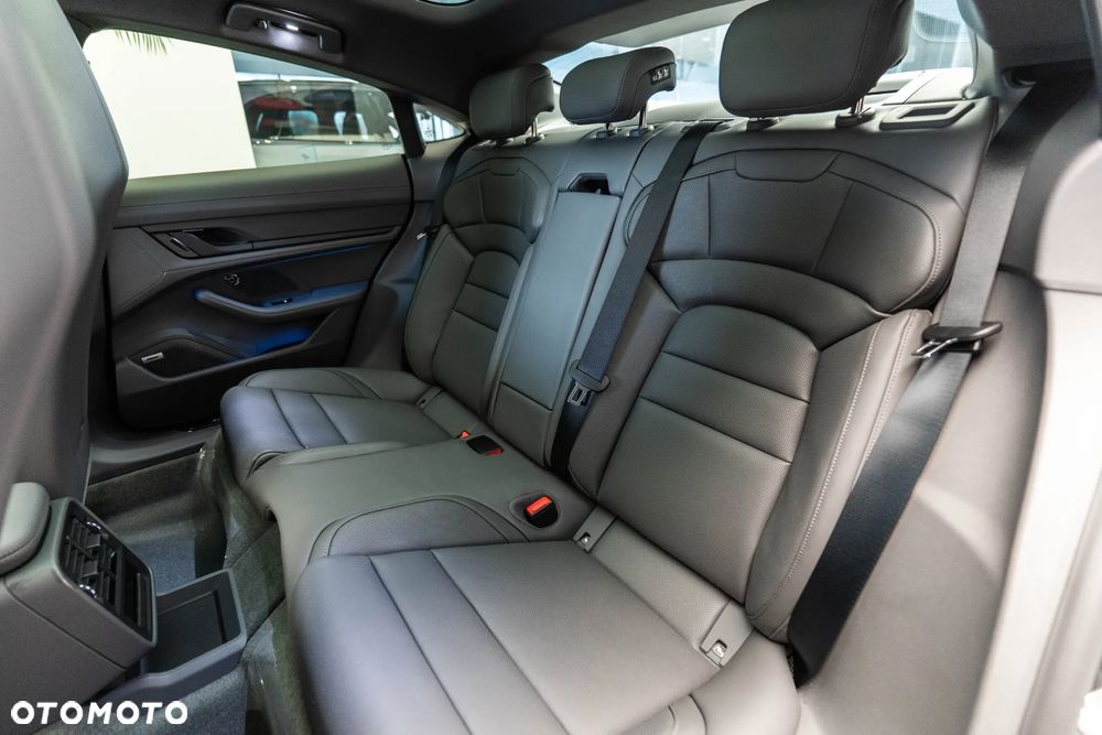 Porsche Taycan 105kWh 4S Black Edition - 12