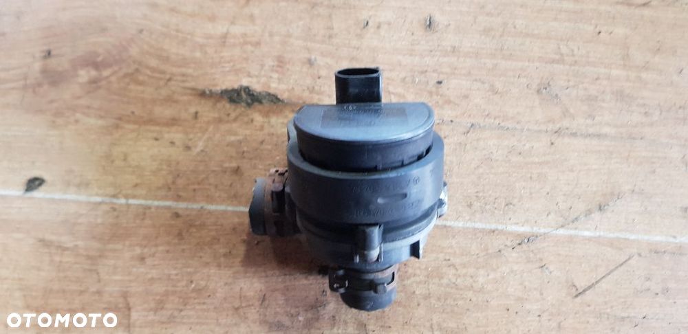 MERCEDES W211 ELEKTRYCZNA POMPA WODY A2118350264 - 1