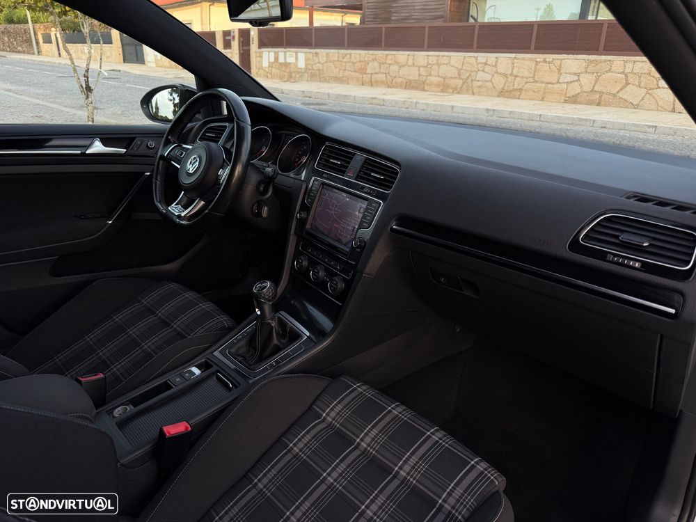 VW Golf 2.0 TDi GTD - 25