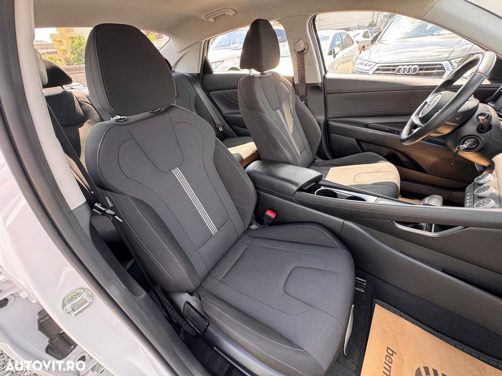 Hyundai Elantra 1.6 l 123 CP CVT Comfort - 10