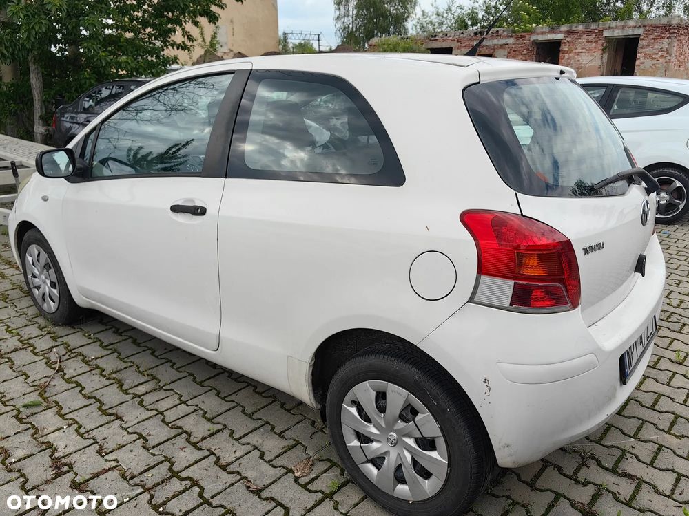 Toyota Yaris 1.0 Entry EU5 - 3