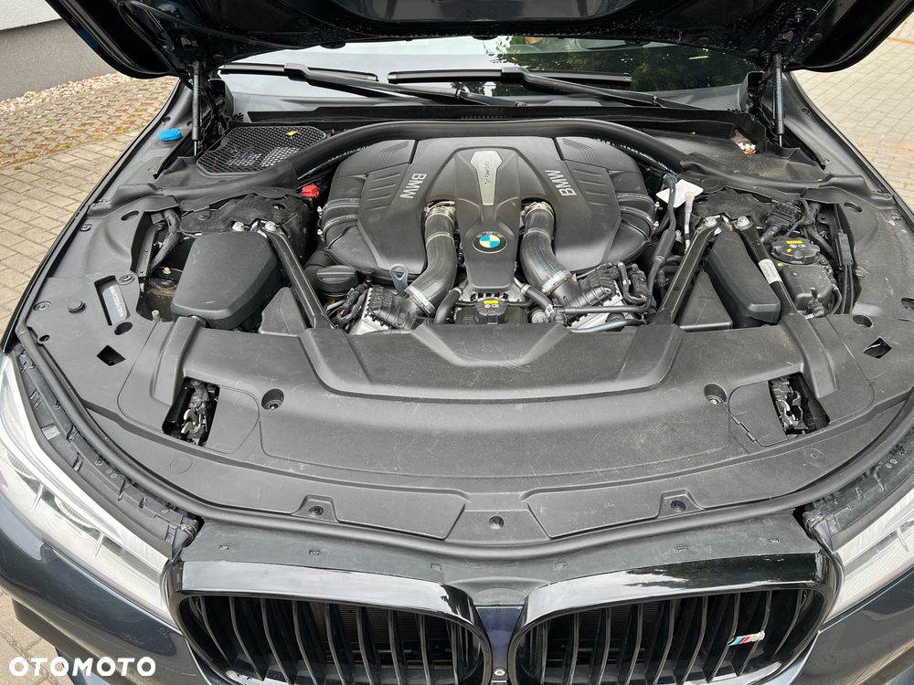 BMW Seria 7 750Li - 16