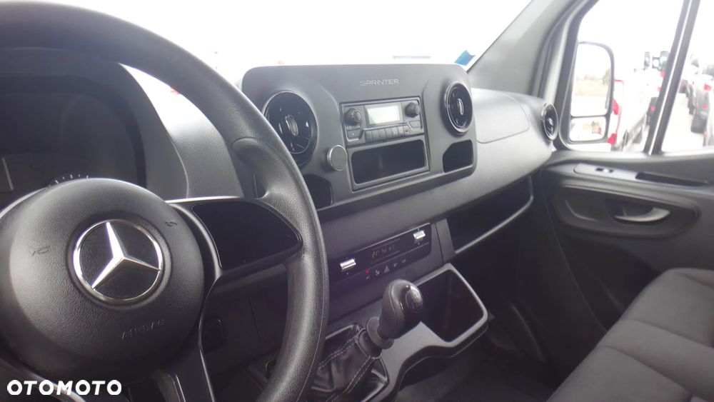 Mercedes-Benz Sprinter - 13