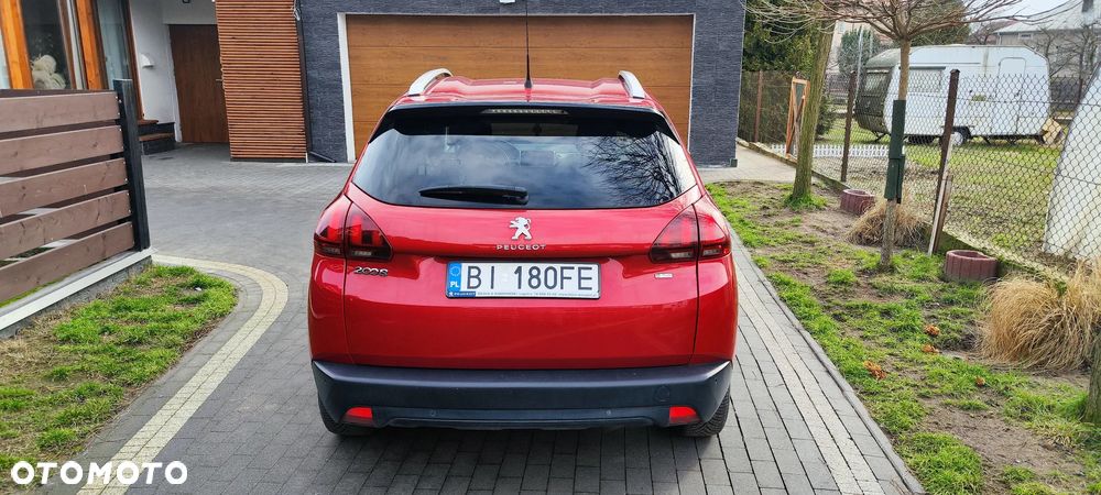 Peugeot 2008 1.2 Pure Tech Style S&S - 11