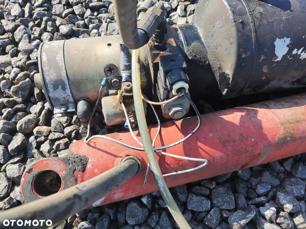 TŁOK SIŁOWNIK POMPA WYWROTU KIPRA WYWROTKI IVECO DAILY - 4