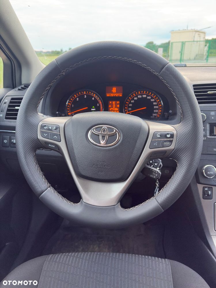 Toyota Avensis - 28