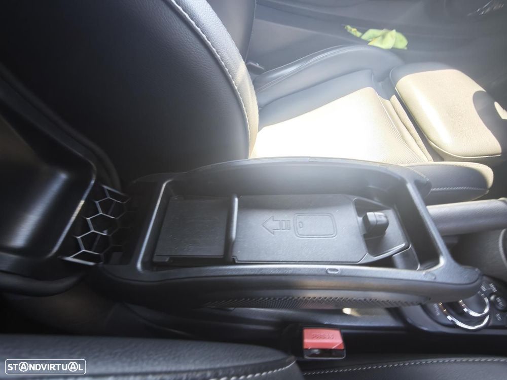 MINI 3 Portas One Sport Edition Auto - 31