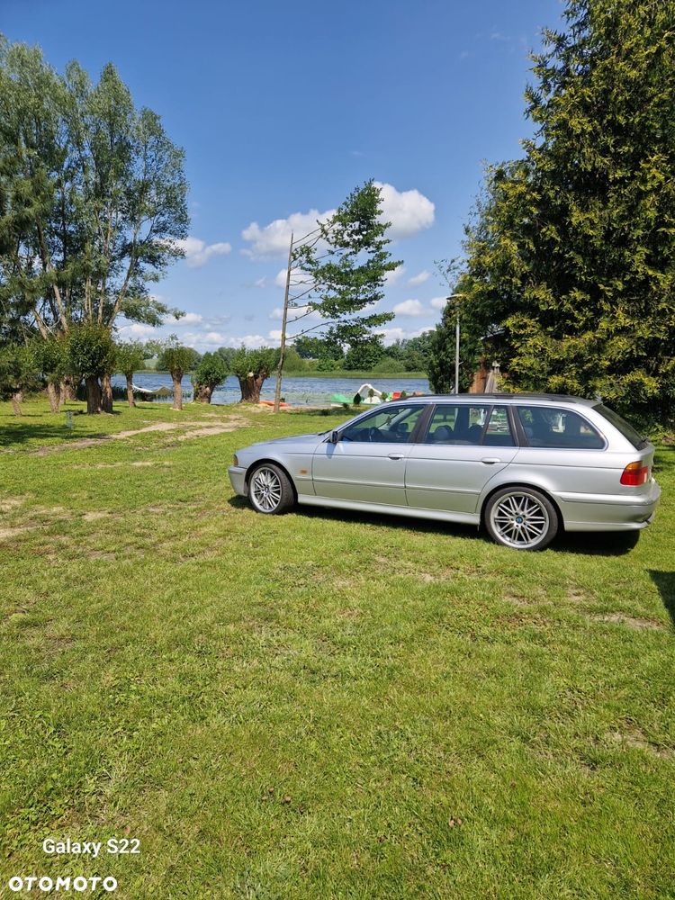 BMW Seria 5 2001 photo 2