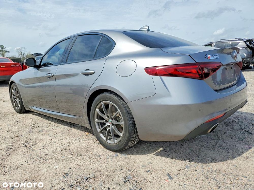 Alfa Romeo Giulia 2.0 Turbo 16V AT8-Q4 Veloce Ti - 2