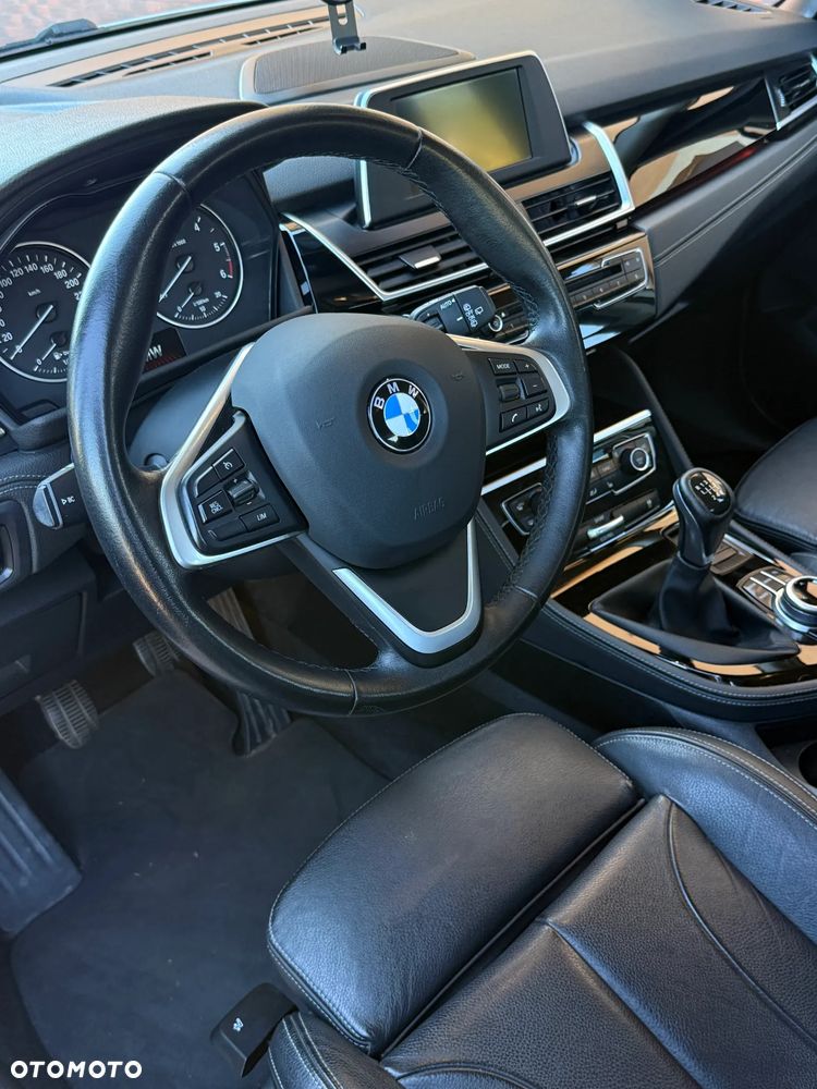 BMW Seria 2 218d - 16