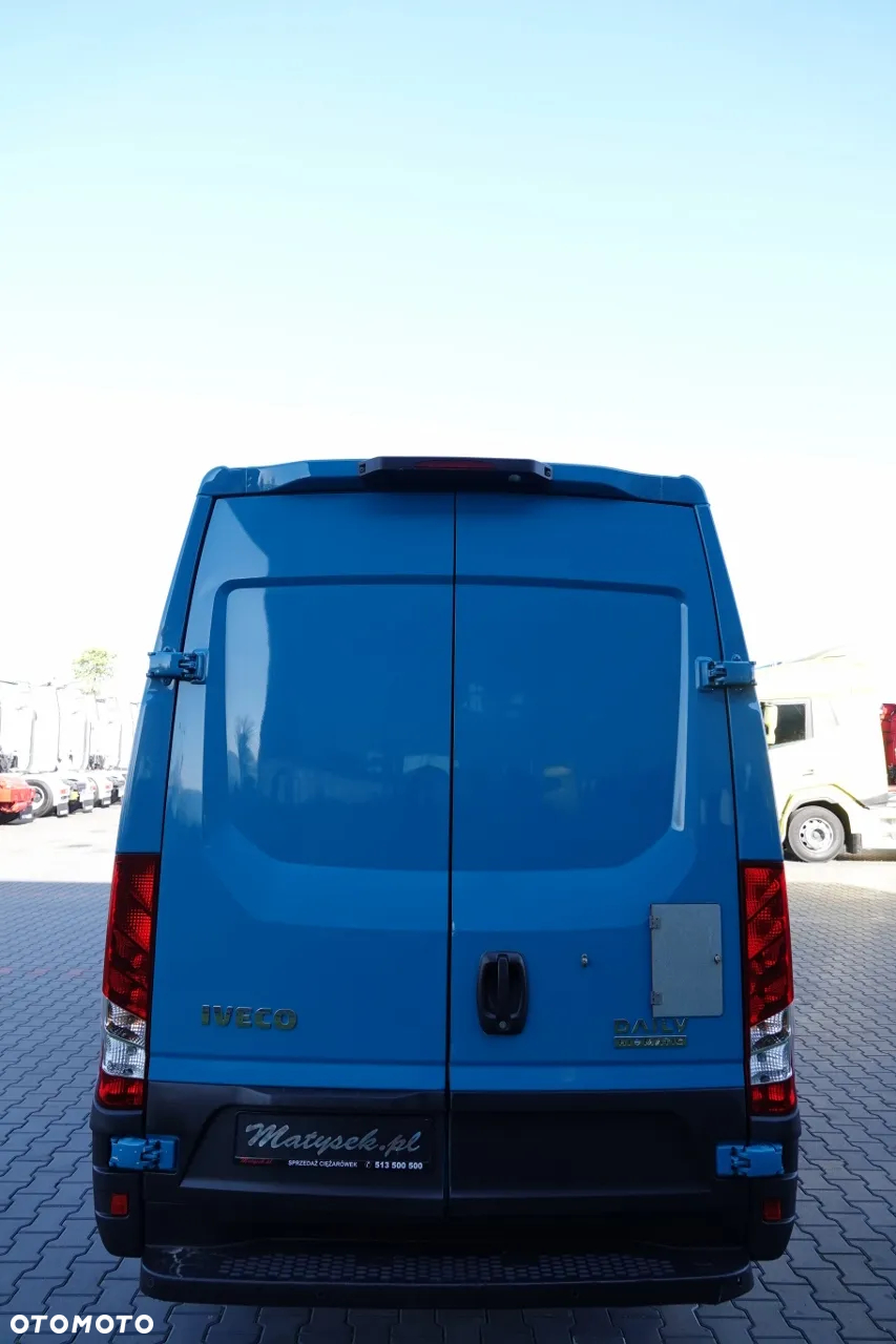 Iveco DAILY 2,3 D / BLASZAK / 2021 ROK / SPROWADZONY / PO KONTRAKCIE SERWISOWYM - 13