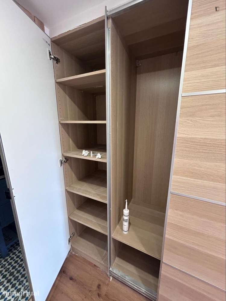 Apartamento com 1 quartos - localizado em São Bento Lisbon - Grande imagem: 2/16