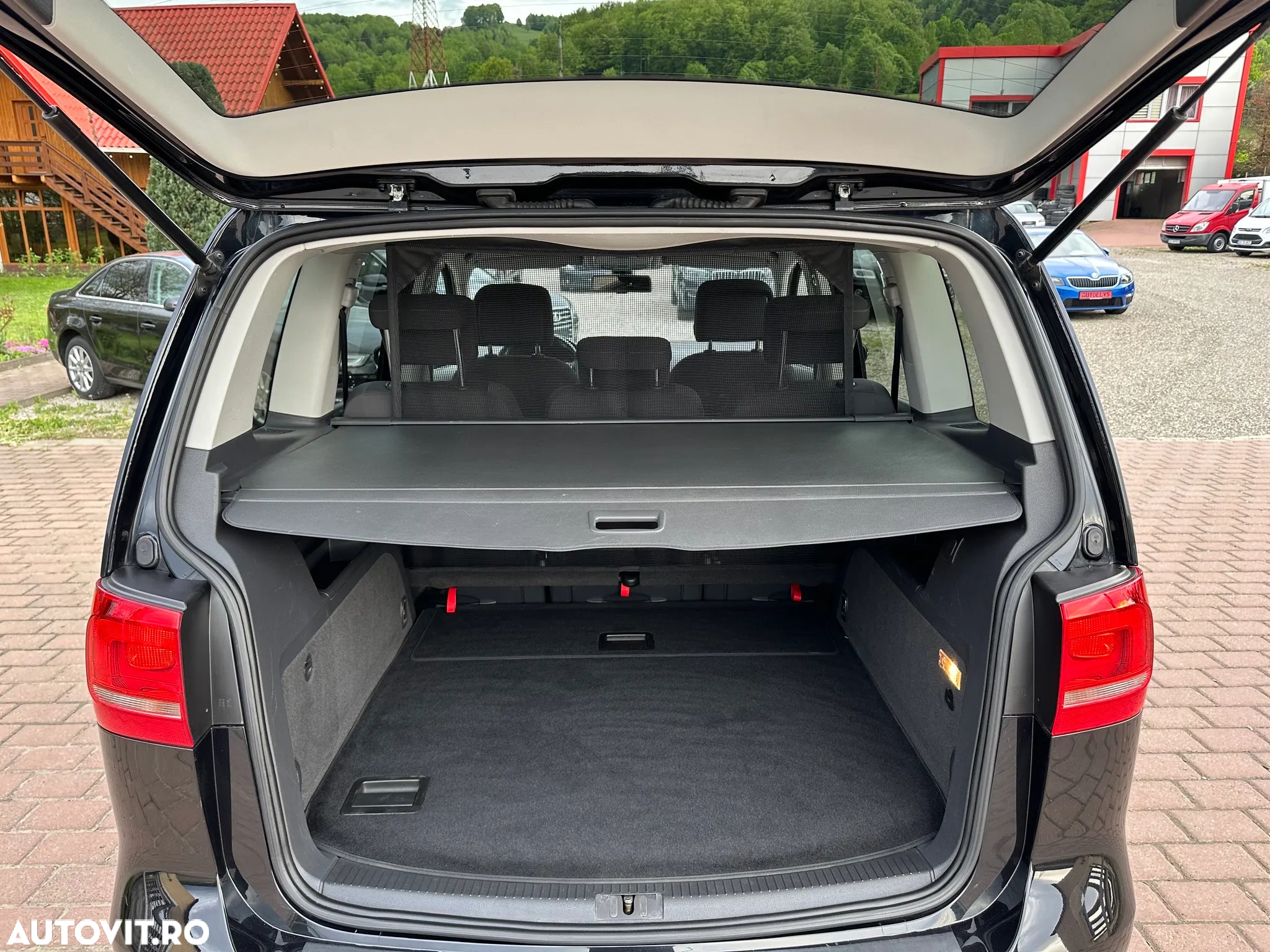 Volkswagen Touran 2.0 TDI DPF BlueMotion Technology DSG Life - 13