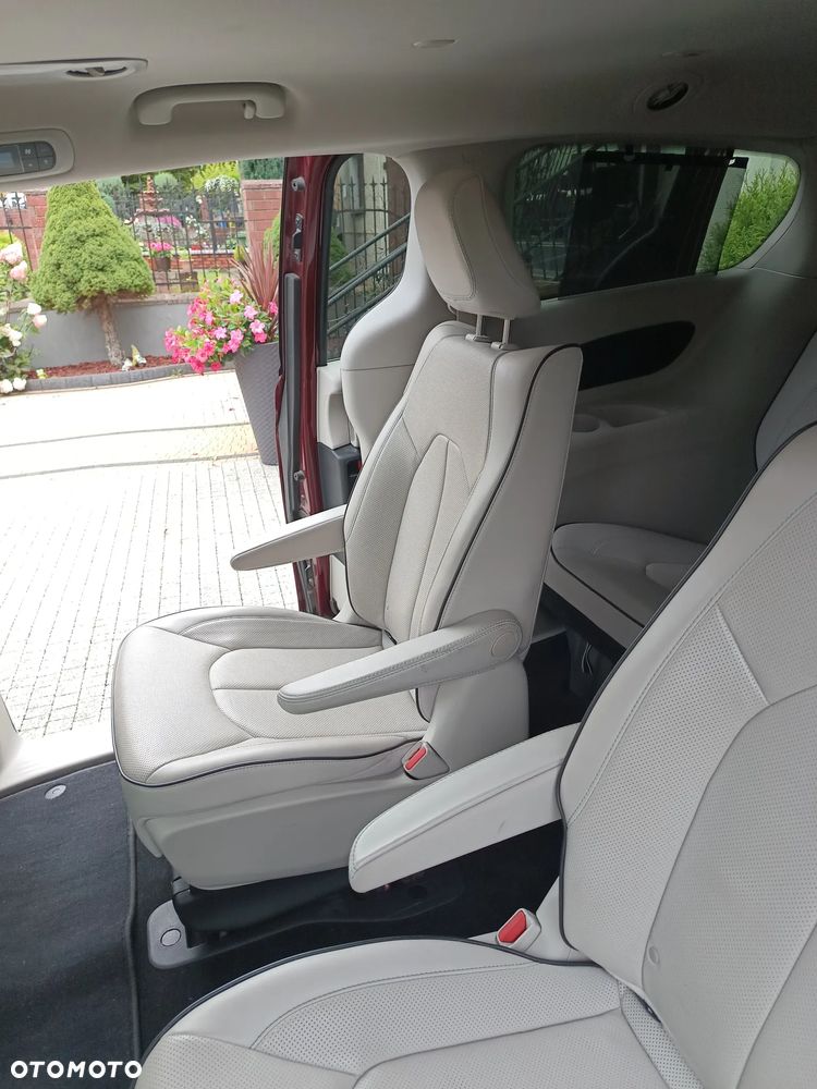 Chrysler Pacifica - 13