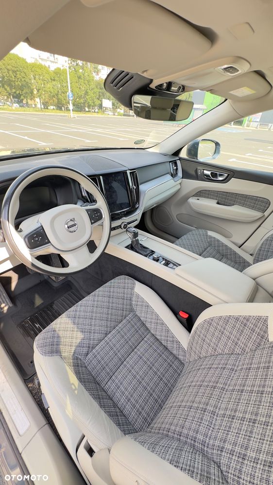 Volvo XC 60 D4 Momentum Pro - 10