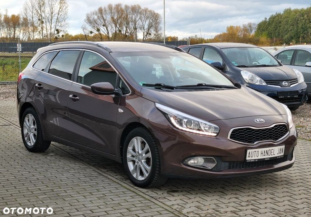 Kia Ceed - 11