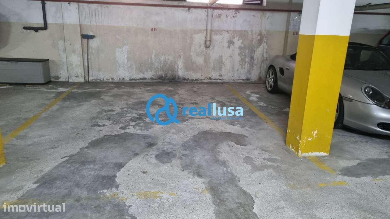 Lugar de Garagem de 20m² em São Félix da Marinha – Granja - Grande imagem: 3/8