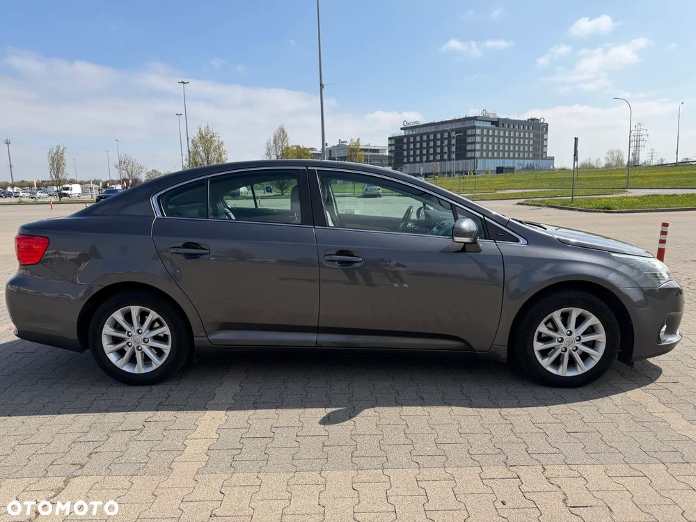Toyota Avensis 1.8 Sol NAVI MS - 4