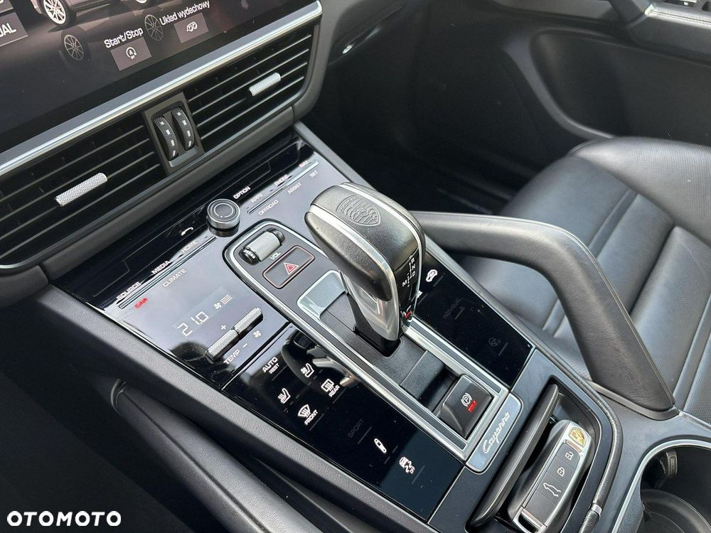 Porsche Cayenne - 22