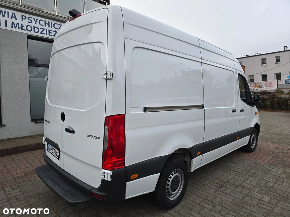 Mercedes-Benz Sprinter - 2