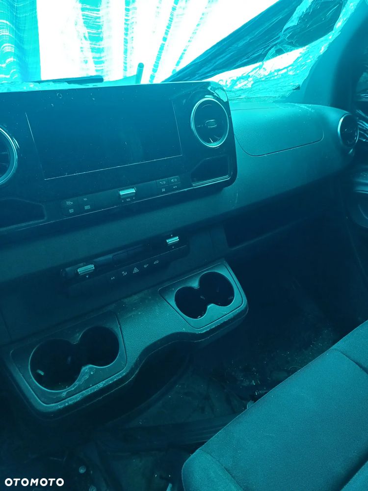 Mercedes-Benz Sprinter - 20