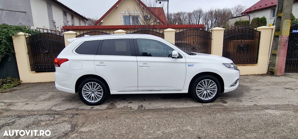 Mitsubishi Outlander 2.4 4WD Plug-In Hybrid Diamant+ - 35