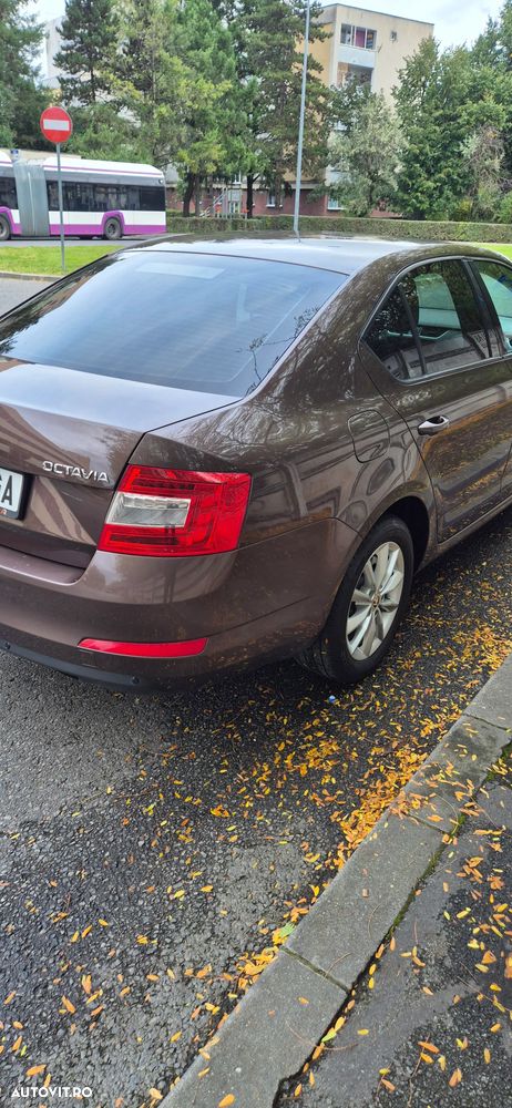 Skoda Octavia 2.0 TDI DSG Ambition - 6