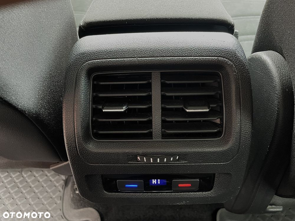 Volkswagen Touran 1.4 TSI BMT Highline - 27