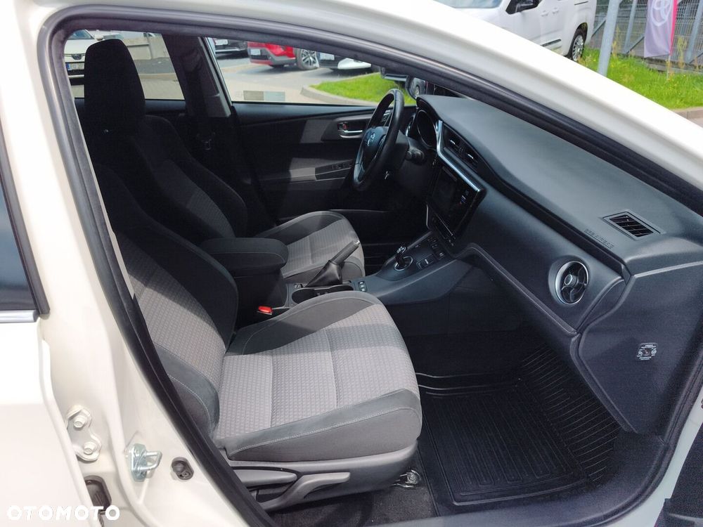 Toyota Auris - 10