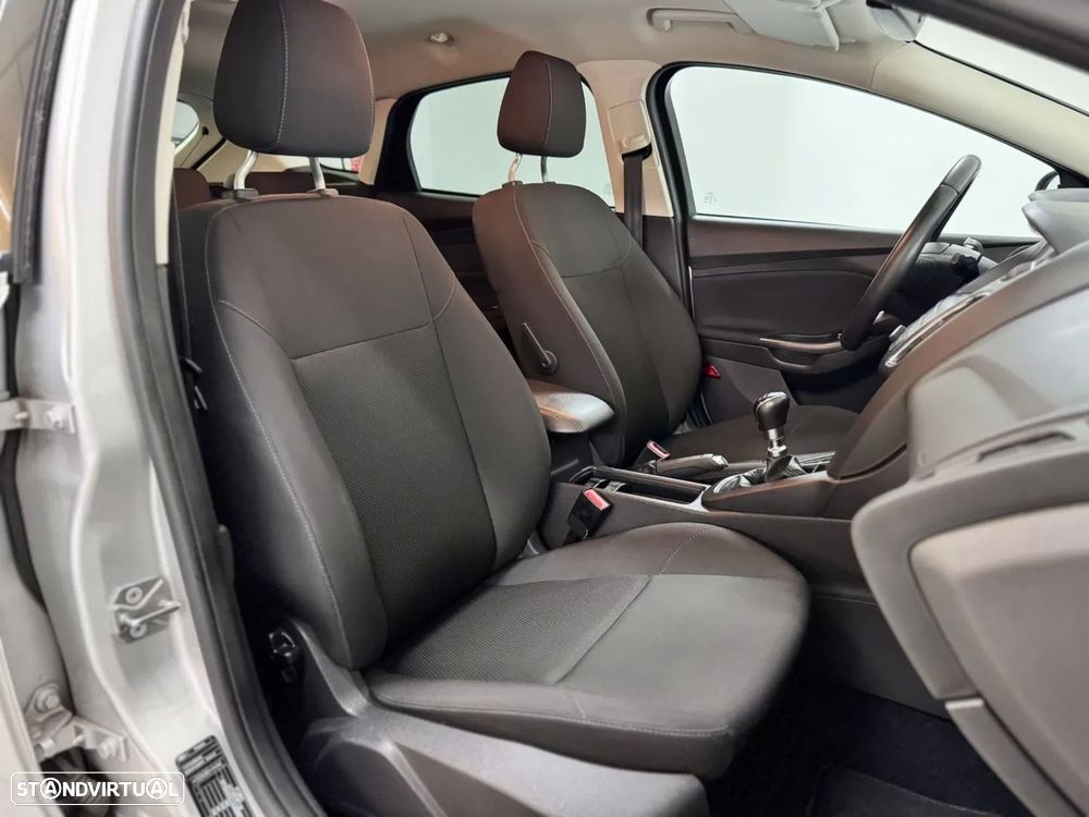 Ford Focus 1.0 EcoBoost S&S ACTIVE X - 46
