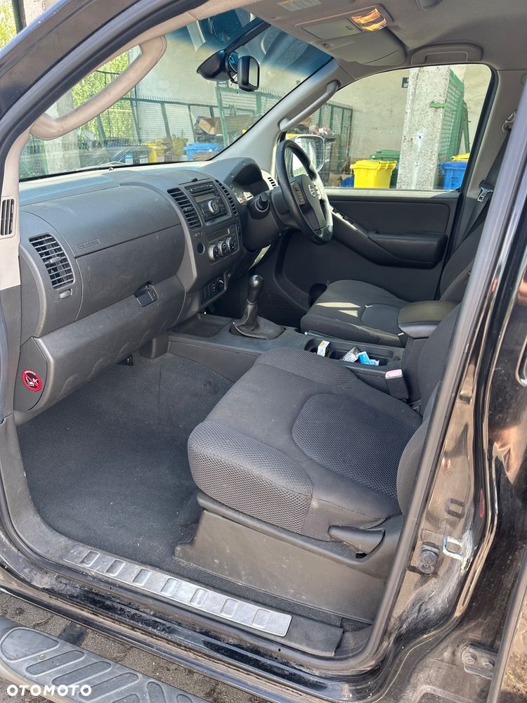 Nissan Navara 2.5 D Platinum - 12