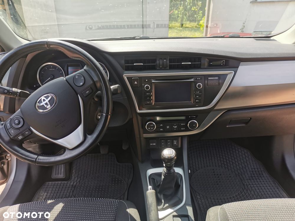 Toyota Auris 1.6 Premium + - 8