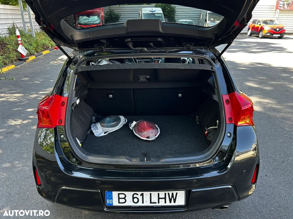 Toyota Auris 2.0 L D-4D Stop&Start Luna - 12