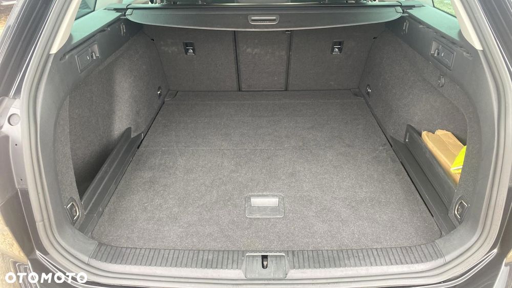 Volkswagen Passat - 12