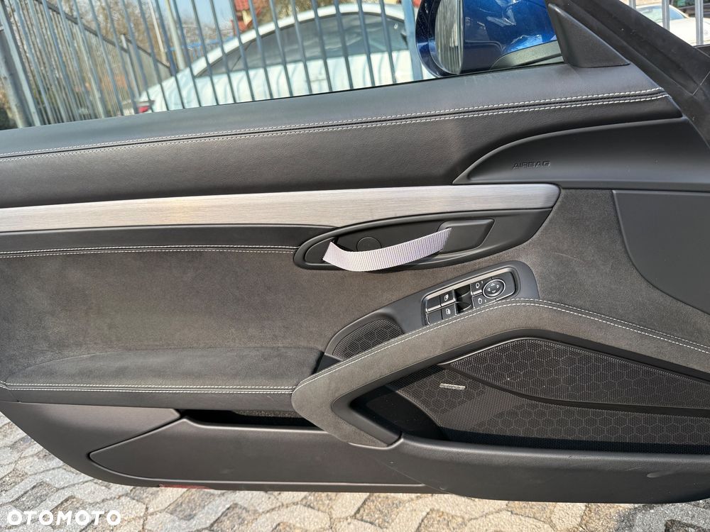 Porsche 718 Cayman GT4 PDK - 12